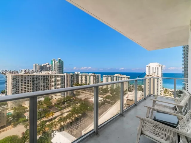 2-bedroom condo for rent in Hollywood - 4010 S Ocean Dr R1601 - MondialRealty