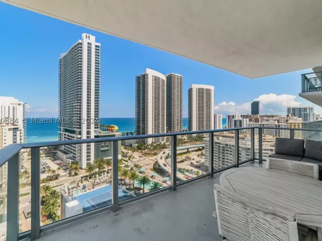 2-bedroom condo for rent in Hollywood - 4010 S Ocean Dr R1601 - MondialRealty