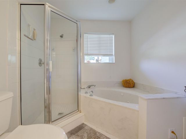 Home for sale at 519 SW 7th Ave 8 - photo 5406808