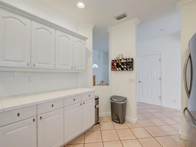 Home for sale at 519 SW 7th Ave 8 - photo 5406812