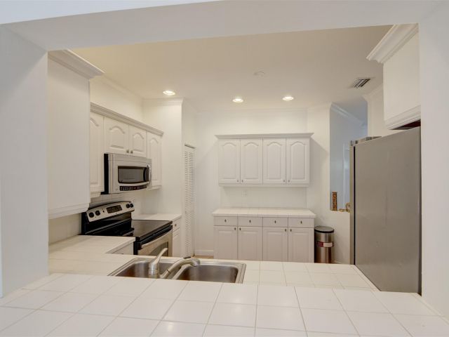 Home for sale at 519 SW 7th Ave 8 - photo 5406813