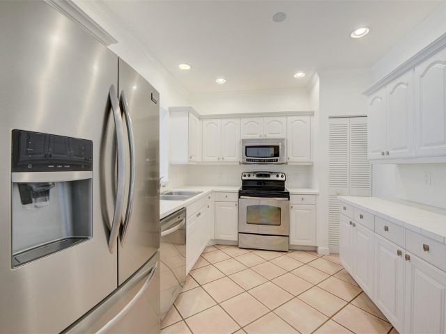 Home for sale at 519 SW 7th Ave 8 - photo 5406815