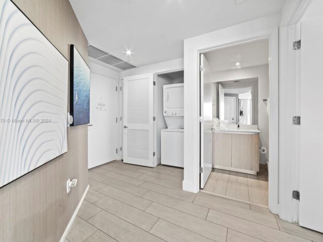 Apartment for rent  Unit #R2409 - photo 5582031