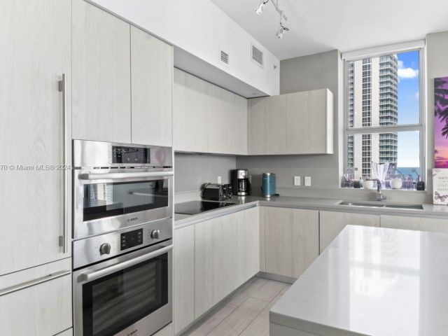 Apartment for rent  Unit #R2409 - photo 5582032