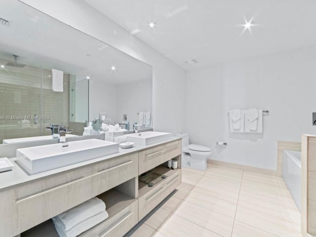 Apartment for rent  Unit #R2505 - photo 5514971