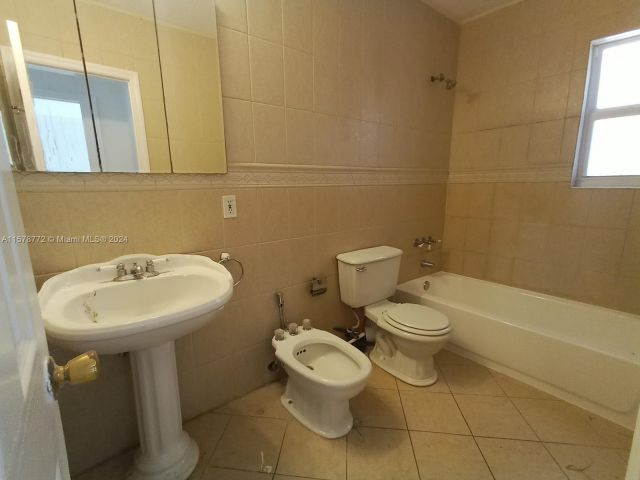 Home for rent at 3375 SW 20 ST - photo 5417880