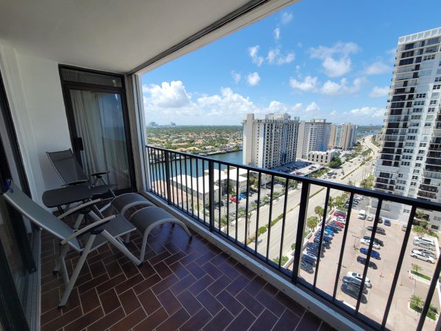 Apartment for sale  Unit #1705 - photo 5439380