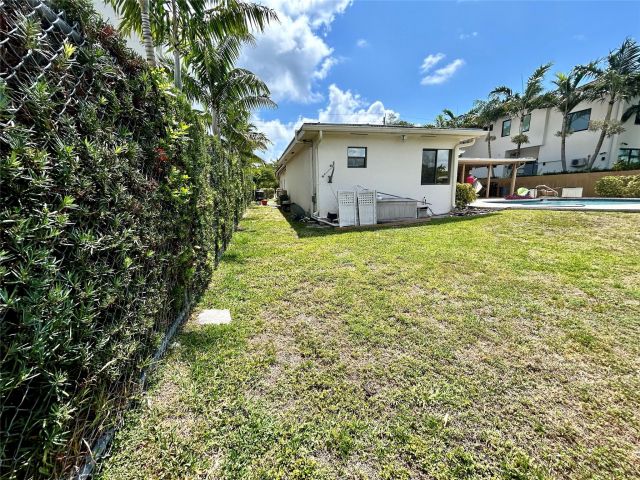 Home for sale at 12900 N Bayshore Dr - photo 5381554