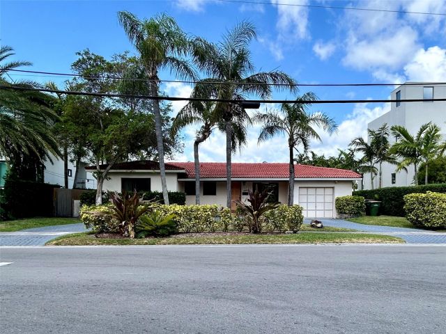 Home for sale at 12900 N Bayshore Dr - photo 5381557