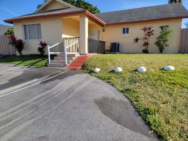 Home for rent at 13572 SW 285th Ter 0 - photo 5385535