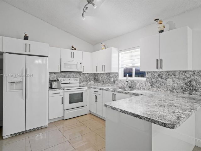 Home for rent at 13572 SW 285th Ter 0 - photo 5411122