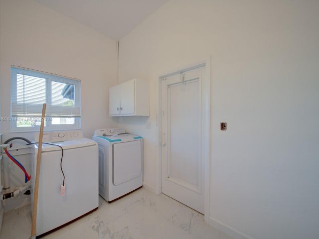 Home for rent at 1825 SW 86th Ave - photo 5389687