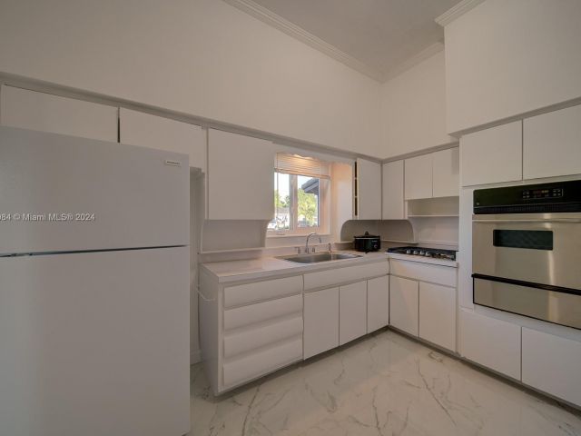 Home for rent at 1825 SW 86th Ave - photo 5389689