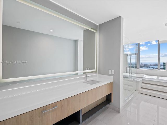 Apartment for sale  Unit #PH 5401 - photo 5387892