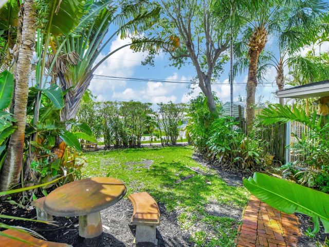 Home for sale at 200 SW 12th Street - photo 5393147