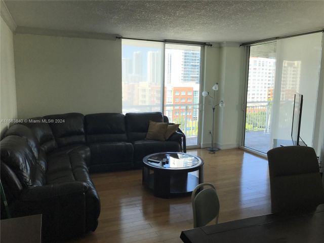 Apartment for rent  Unit #808 - photo 5387750