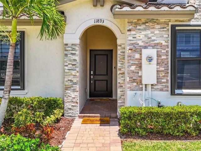 Home for sale at 11893 SW 245th Ter 11893 - photo 5386870