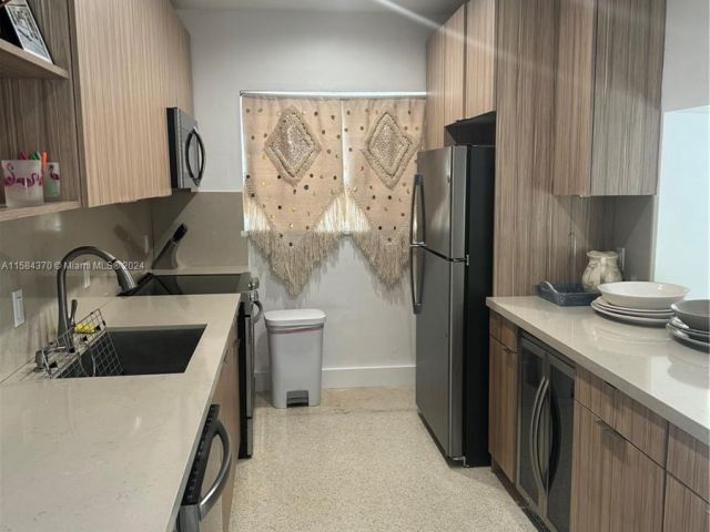 Home for rent at 935 NE 71st St 0 - photo 5388867