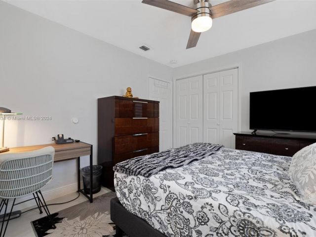 Home for rent at 309 SE 3rd Ter - photo 5394406