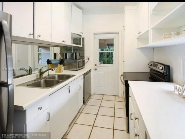 Home for rent at 1642 NE 8th St - photo 5391626