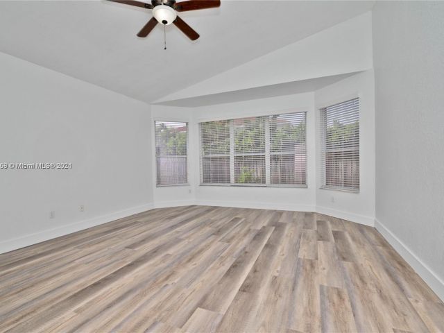 Home for rent at 340 SW 187th Ave 0 - photo 5395561