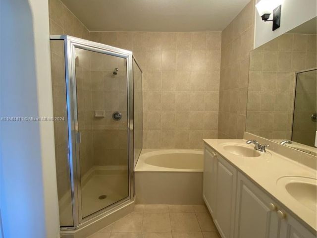 Home for rent at 5429 NW 113th Ct 0 - photo 5391329