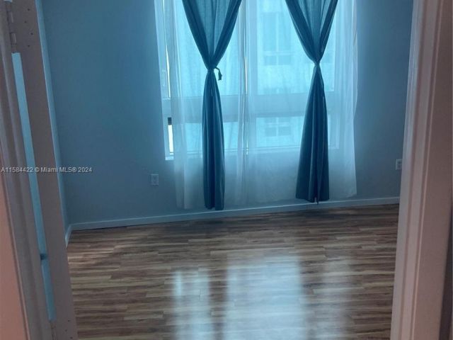 Apartment for rent  Unit # - photo 5395001