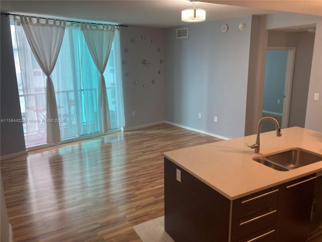 Apartment for rent  Unit # - photo 5395004