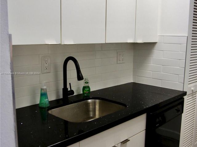 Apartment for rent  Unit # - photo 5394215