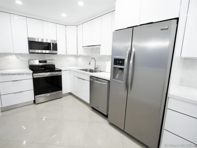 Apartment for rent  Unit #PH16S - photo 5398199