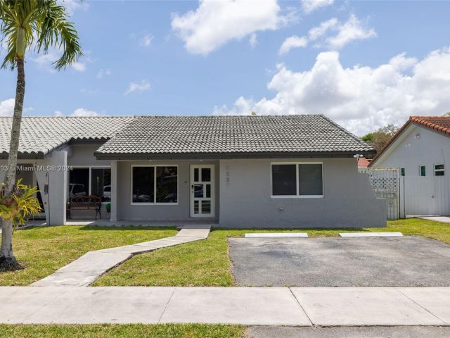 Home for sale at 6537 SW 135th Ave I-S - photo 5463560