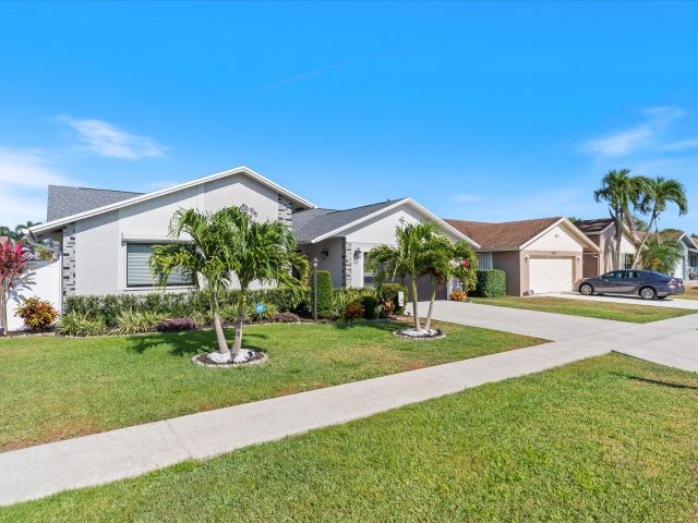 Home for sale at 23098 SW 55th Avenue - photo 5399947