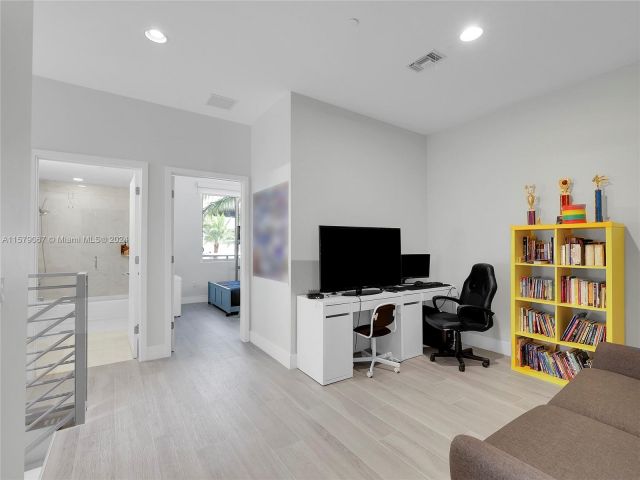 Home for sale at 16385 Biscayne Blvd 105 - photo 5395972