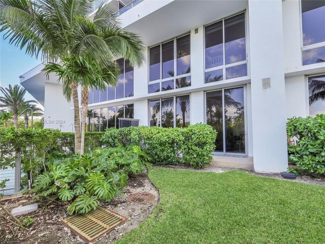 Home for sale at 16385 Biscayne Blvd 105 - photo 5395990