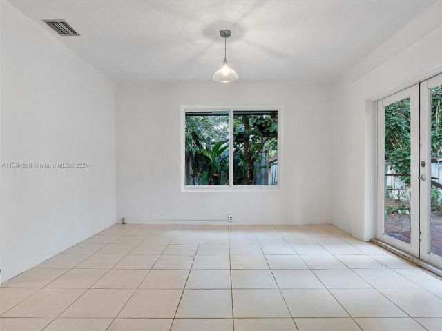 Home for rent at 11000 NE 9th Ave - photo 5396565