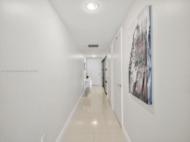 Apartment for rent  Unit # - photo 5398747