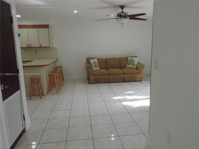 Home for rent at 6230 SW 38th St - photo 5396960