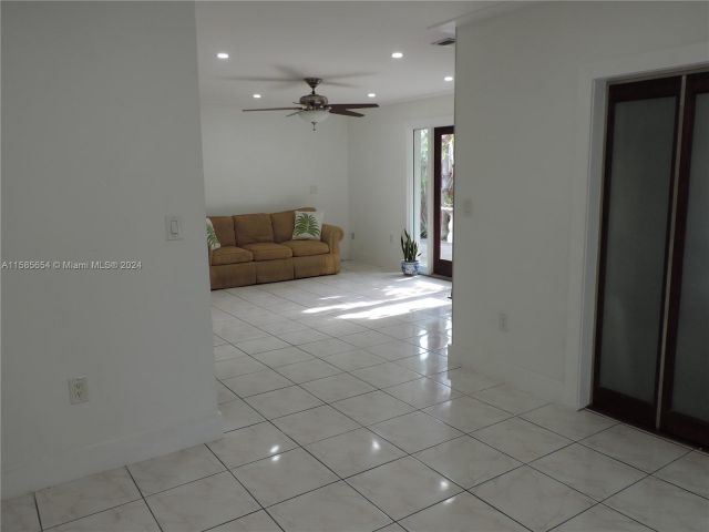 Home for rent at 6230 SW 38th St - photo 5396962
