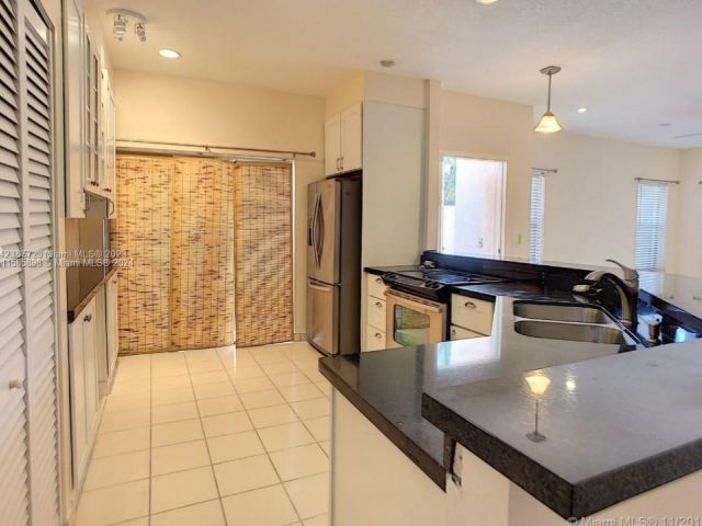 Home for rent at 701 SW 158th Ter 701 - photo 5399993