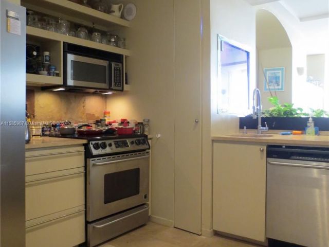 Apartment for rent  Unit # - photo 5400479