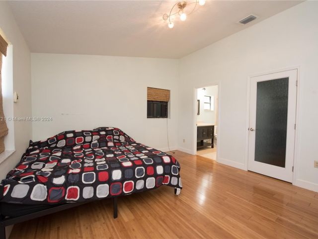 Home for rent at 1453 NW 20th St 1453 - photo 5407646