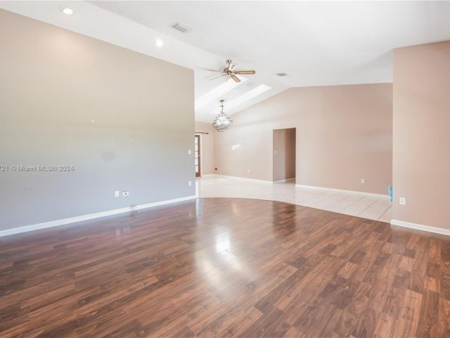 Home for rent at 1453 NW 20th St 1453 - photo 5407652