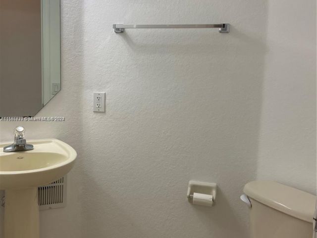 Home for rent at 8165 NW 108th Ave 8165 - photo 5400909