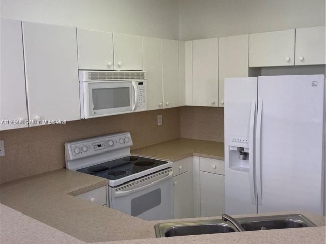 Home for rent at 8165 NW 108th Ave 8165 - photo 5400917