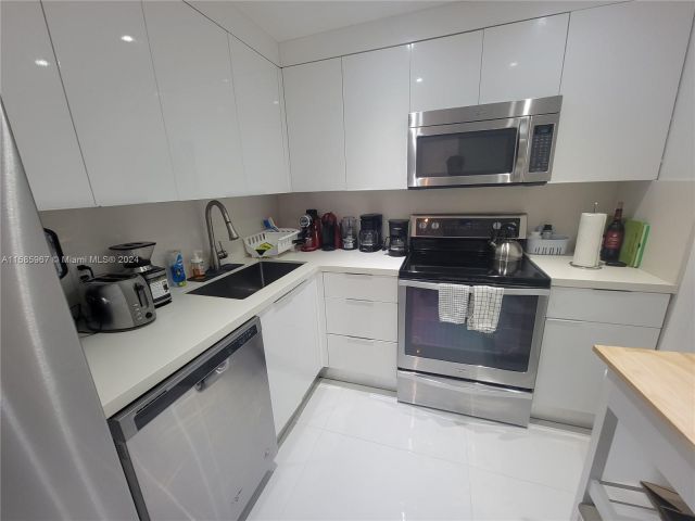 Apartment for rent  Unit # - photo 5404487