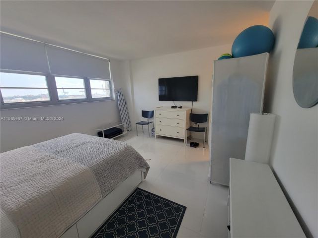 Apartment for rent  Unit # - photo 5404493