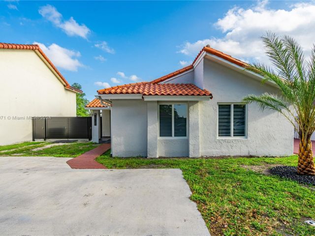 Home for sale at 14730 SW 80th St - photo 5404307