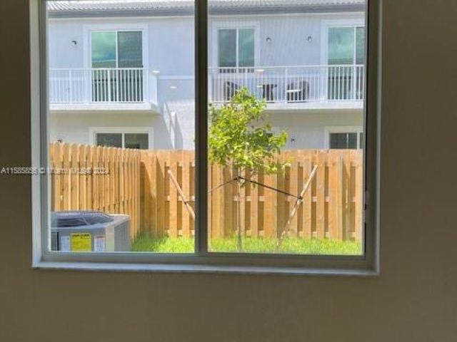 Home for rent at 727 SE 15th St 727 - photo 5404798