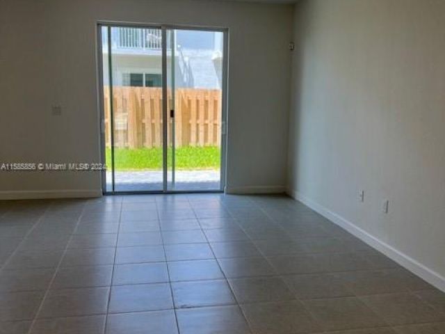 Home for rent at 727 SE 15th St 727 - photo 5404802