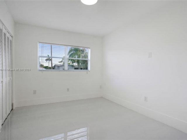 Home for rent at 1930 NE 211th St - photo 5404861